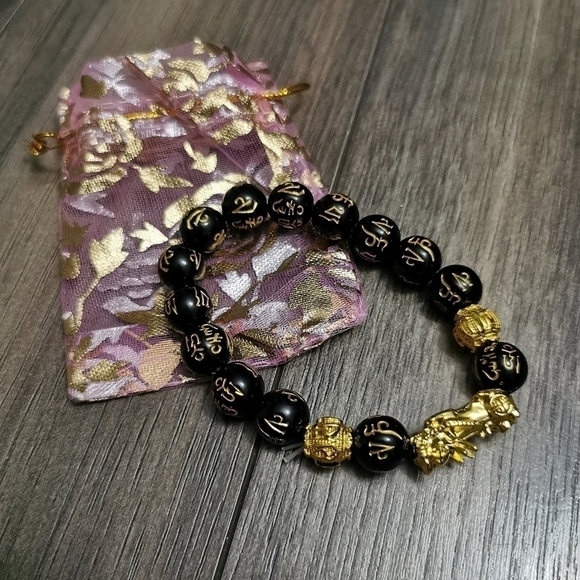 Black beads bracelets with gold detailing and dragon spacer - Picture 5 of 5